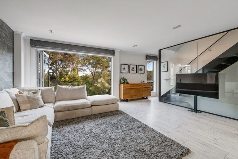 Photo of property in 4/13 Kaihu Street, Northcote, Auckland, 0627