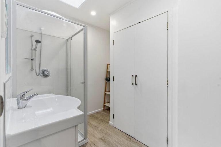 Photo of property in 2a Mallett Place, Halswell, Christchurch, 8025