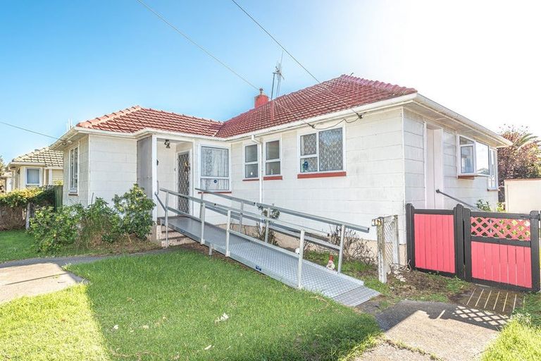 Photo of property in 54 Harper Street, Gonville, Whanganui, 4501