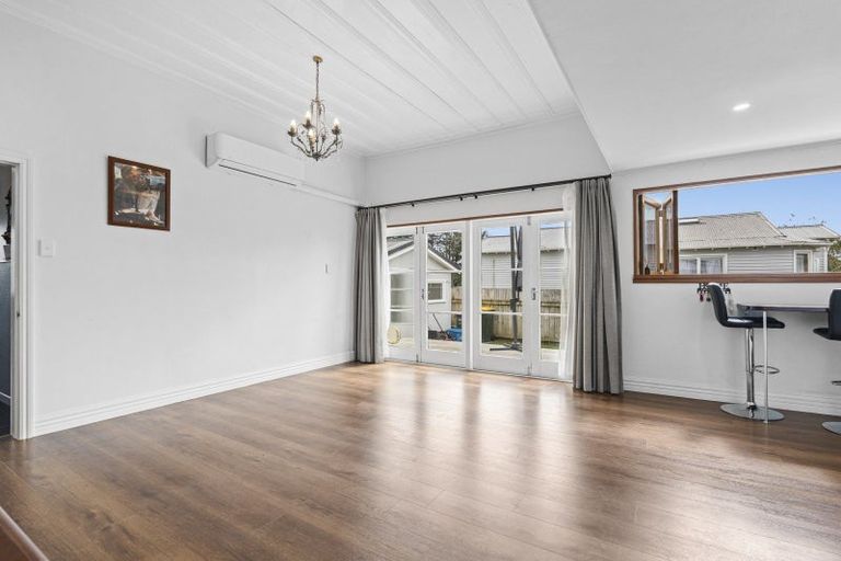 Photo of property in 7 Cutfield Street, Inglewood, 4330