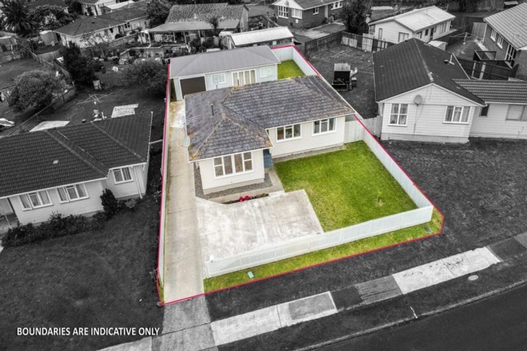 Photo of property in 11 Windrush Close, Mangere, Auckland, 2022