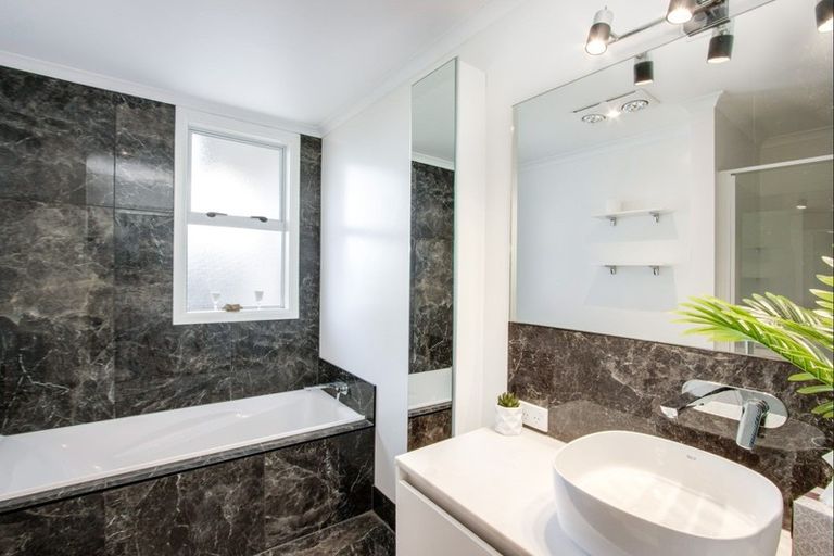 Photo of property in 12 Hinton Road, Taradale, Napier, 4112