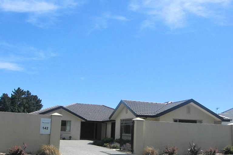 Photo of property in 142 Lake Terrace Road, Burwood, Christchurch, 8061