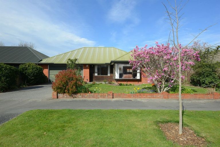 Photo of property in 92 Apsley Drive, Avonhead, Christchurch, 8042