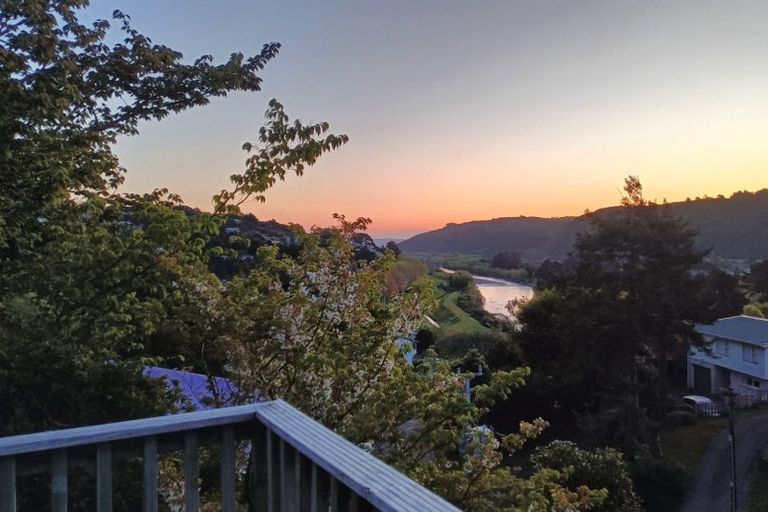 Photo of property in 16 Manor Drive, Stokes Valley, Lower Hutt, 5019