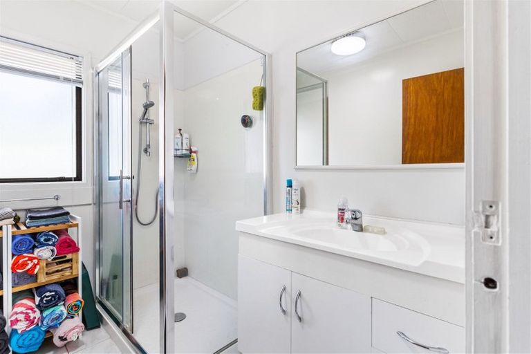 Photo of property in 2/20 Landsdale Place, Massey, Auckland, 0614