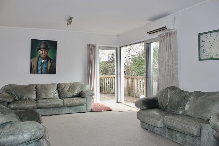 Photo of property in 58 Taipari Road, Te Atatu Peninsula, Auckland, 0610