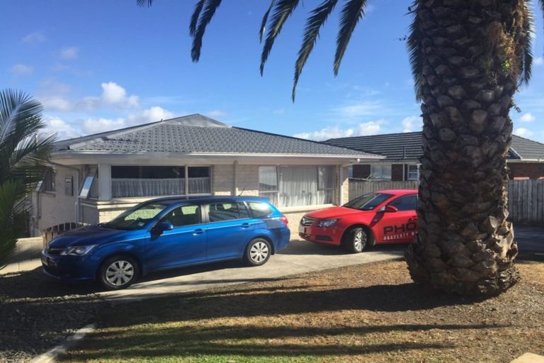 Photo of property in 1/114 Te Atatu Road, Te Atatu South, Auckland, 0610