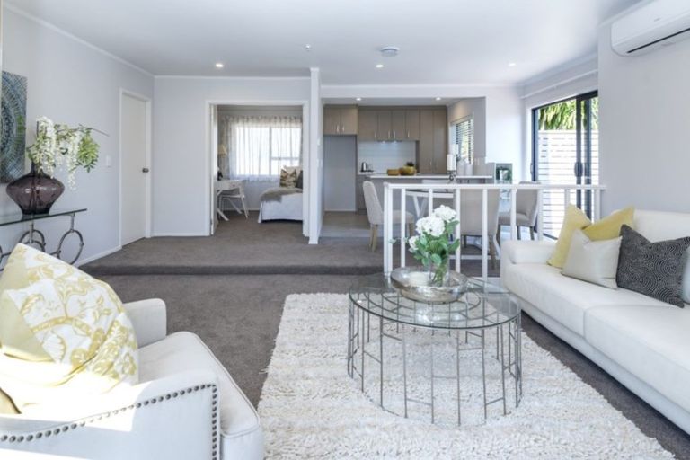 Photo of property in 2/123 Prince Regent Drive, Half Moon Bay, Auckland, 2012