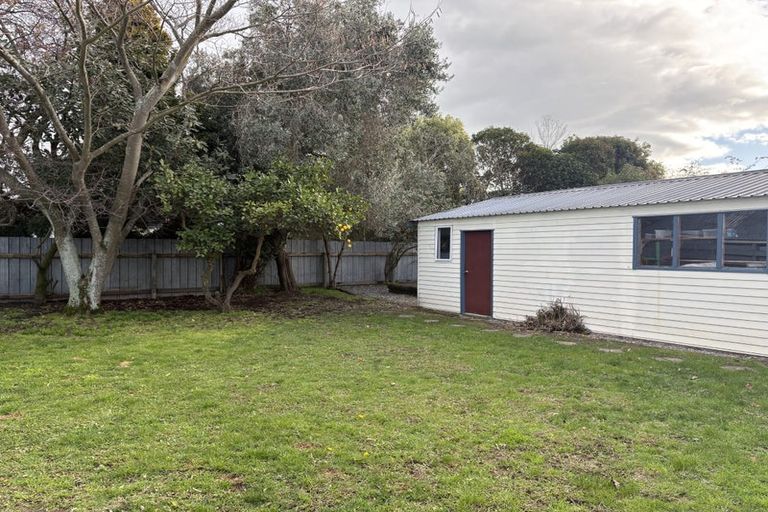 Photo of property in 24 Lyndhurst Street, Takaro, Palmerston North, 4412