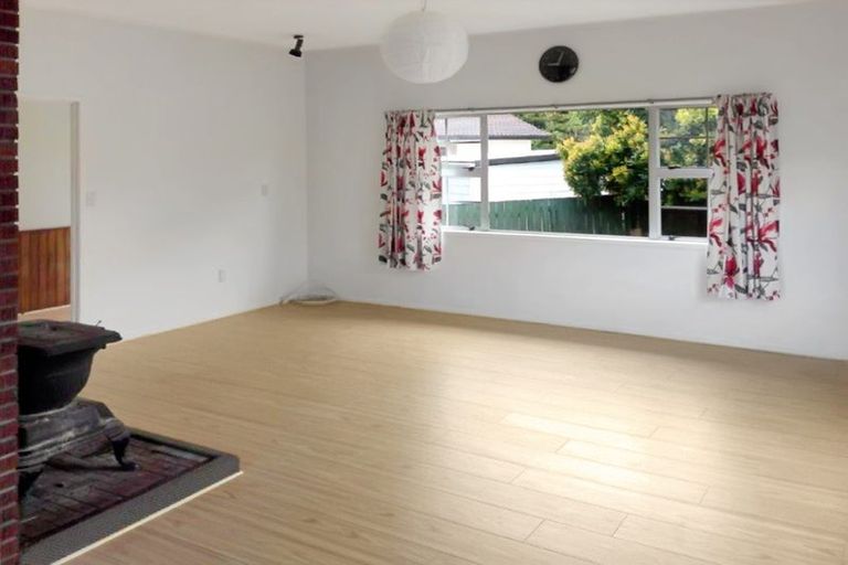 Photo of property in 25 Fitzherbert Avenue, West Harbour, Auckland, 0618