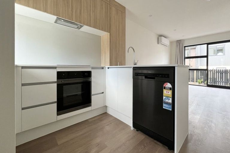 Photo of property in 4/476 West Coast Road, Glen Eden, Auckland, 0602