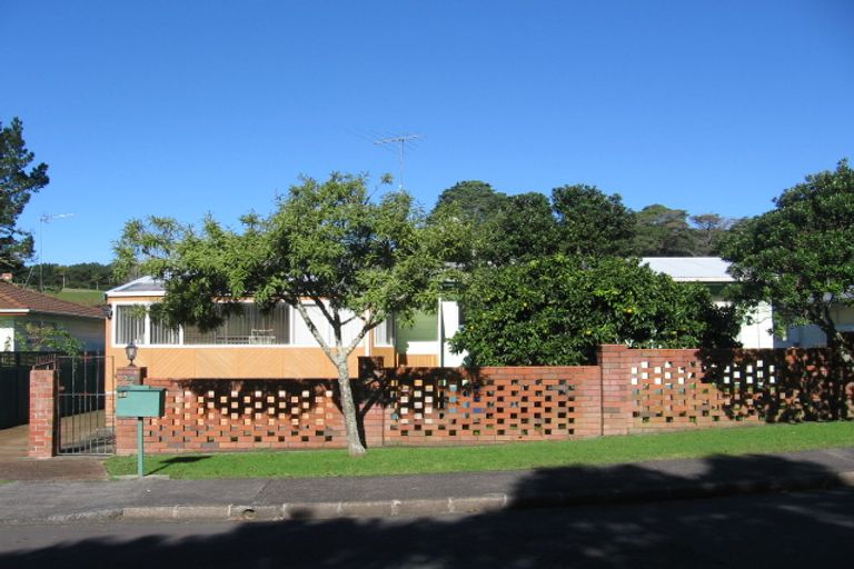 Photo of property in 22 Annison Avenue, Glen Eden, Auckland, 0602