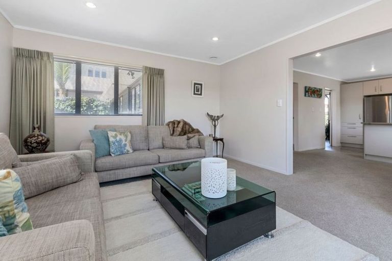 Photo of property in 2/39 Browns Bay Road, Browns Bay, Auckland, 0630