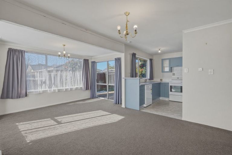 Photo of property in 1/98a Lake Terrace Road, Burwood, Christchurch, 8061