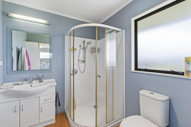 Photo of property in 2 Sunset Terrace, Waikanae Beach, Waikanae, 5036