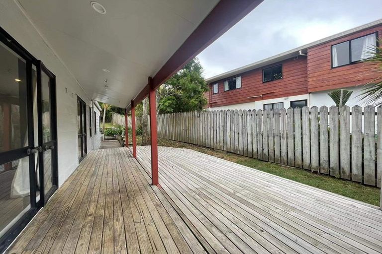Photo of property in 6 Thalia Place, Totara Vale, Auckland, 0629
