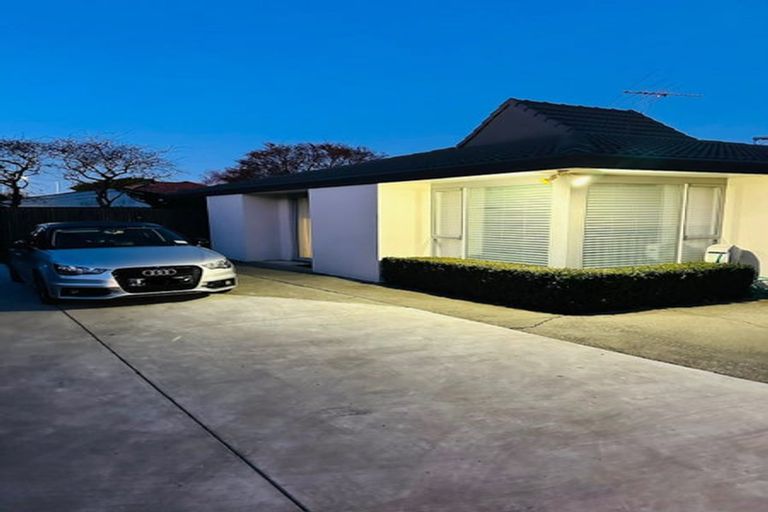 Photo of property in 1/195b Wairakei Road, Bryndwr, Christchurch, 8053