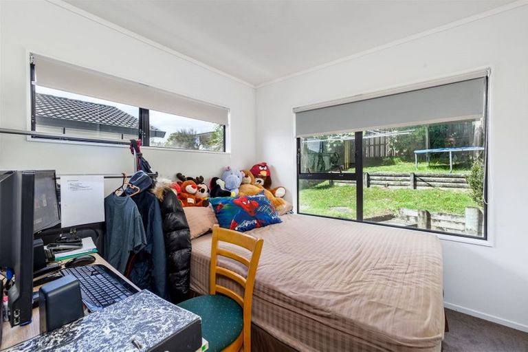 Photo of property in 2/20 Barbados Drive, Unsworth Heights, Auckland, 0632
