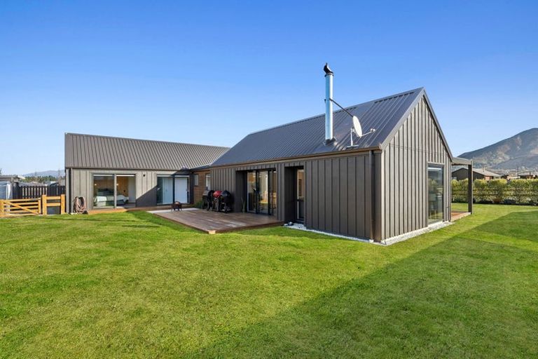 Photo of property in 16 Sentinel Drive, Lake Hawea, 9382