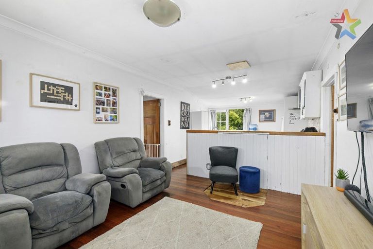 Photo of property in 457 Stokes Valley Road, Stokes Valley, Lower Hutt, 5019