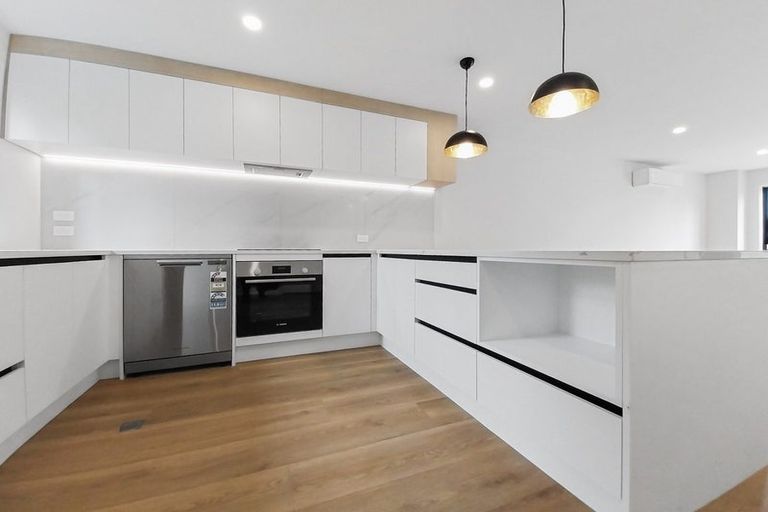 Photo of property in 29b Dawnhaven Drive, Te Atatu Peninsula, Auckland, 0610