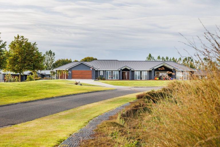 Photo of property in 21 Loveston Lane, Kelvin Grove, Palmerston North, 4470