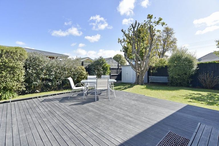 Photo of property in 5 Hannah Place, Redwood, Christchurch, 8051