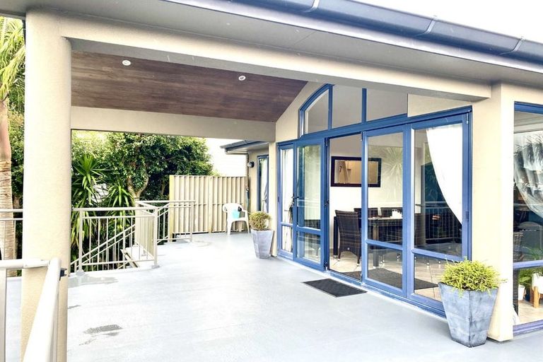 Photo of property in 473 East Coast Road, Murrays Bay, Auckland, 0630