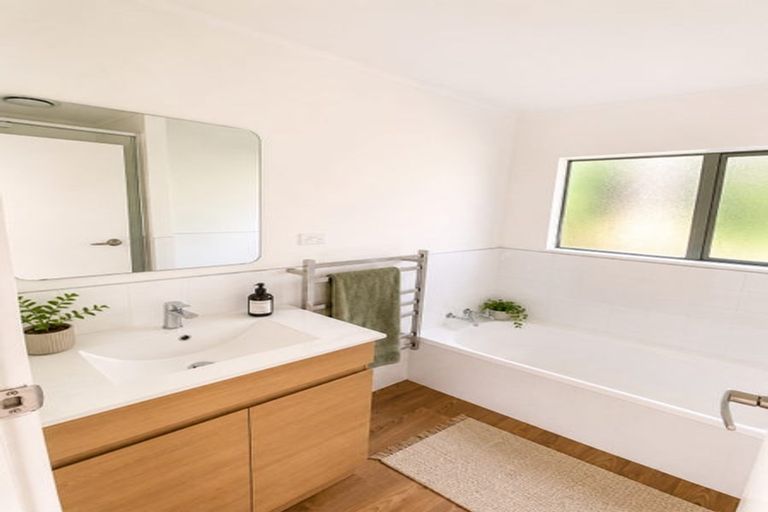 Photo of property in 3 Clearview Heights, Ranui, Auckland, 0612