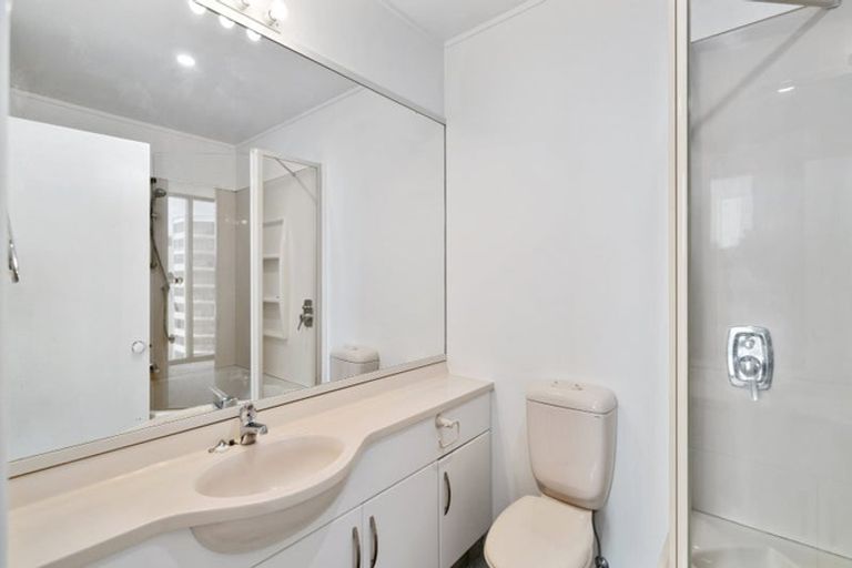 Photo of property in Oceanside Tower 1, 5/2d Marine Parade, Mount Maunganui, 3116