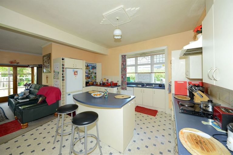 Photo of property in 82 Avonhead Road, Avonhead, Christchurch, 8042