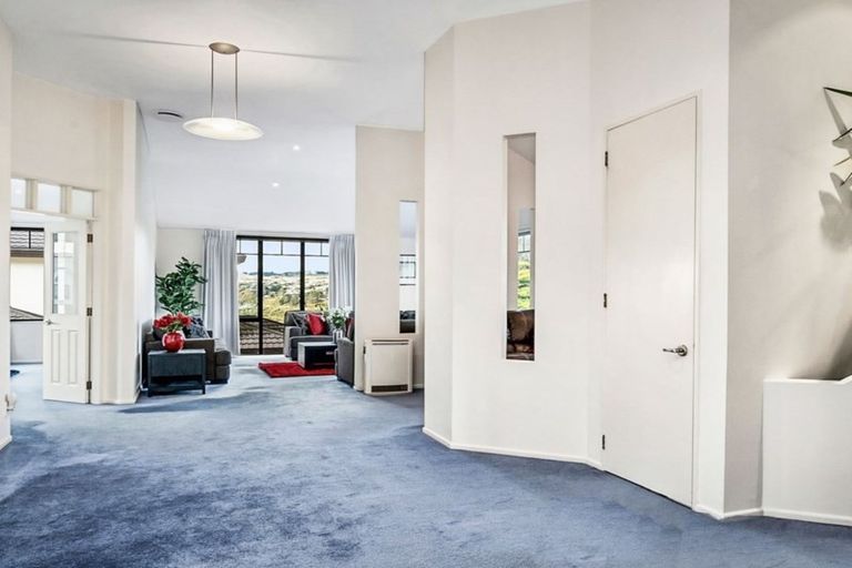 Photo of property in 21 Derry Hill, Churton Park, Wellington, 6037