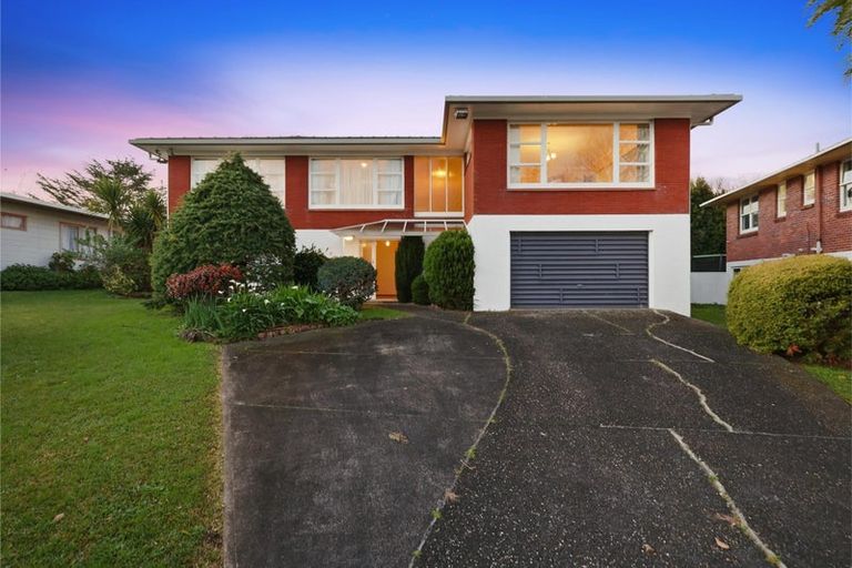 Photo of property in 16 Highlight Parade, Te Atatu South, Auckland, 0610