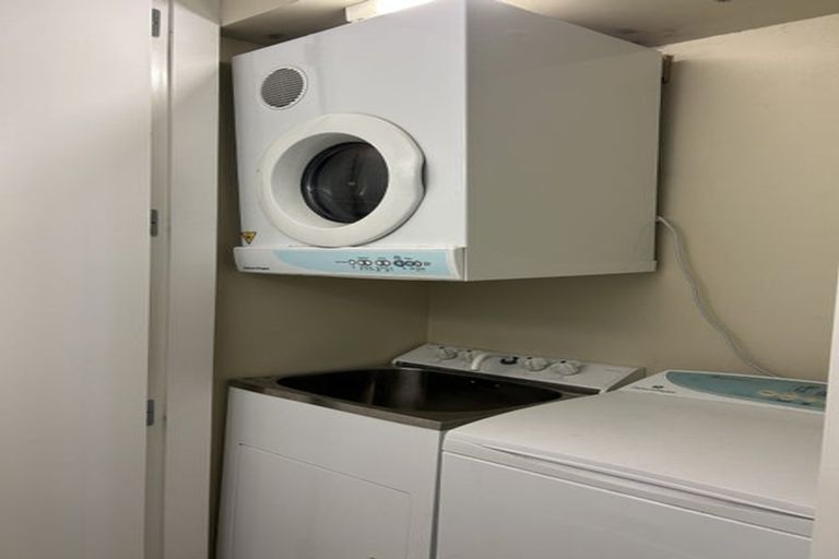 Photo of property in Aqua, 2/74 Oriental Parade, Oriental Bay, Wellington, 6011