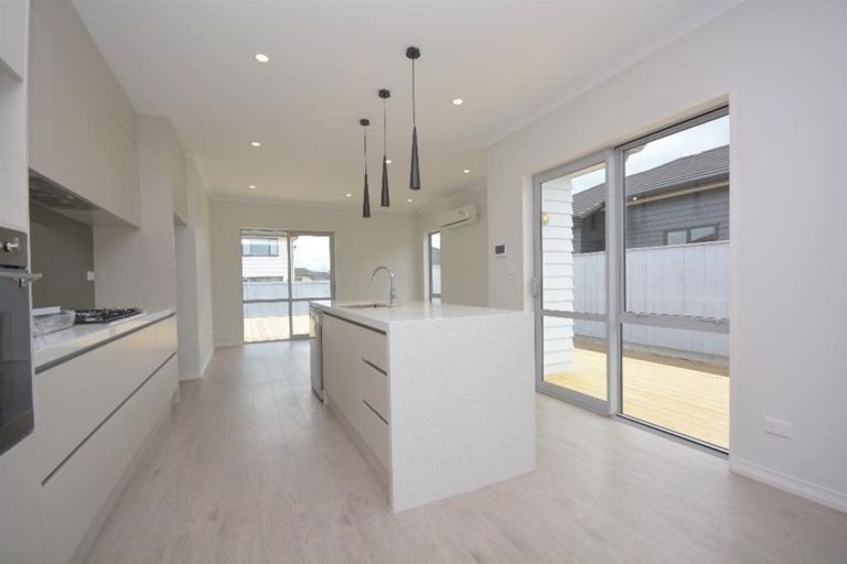 Photo of property in 8 Brumbie Way, Karaka, Papakura, 2113