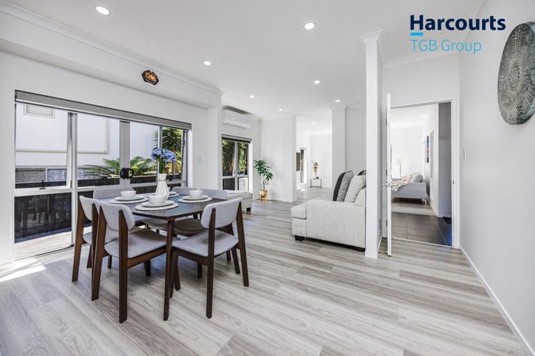 Photo of property in 2 Beatrice Place, Flat Bush, Auckland, 2016