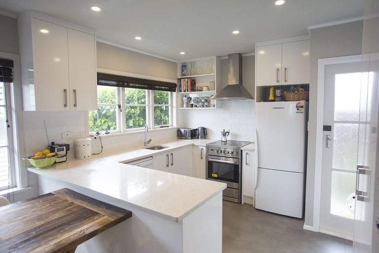 Photo of property in 33 Gilliam Street, New Lynn, Auckland, 0600