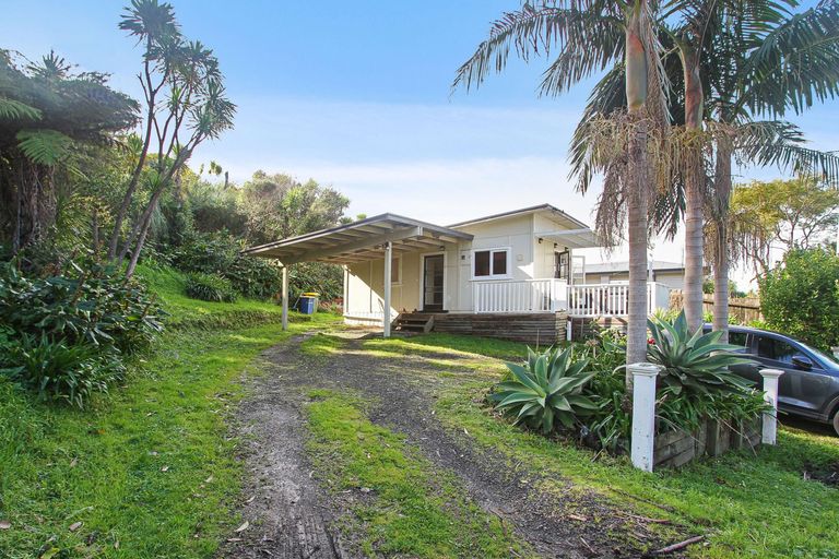 Photo of property in 4 Mceldowney Road, Titirangi, Auckland, 0604
