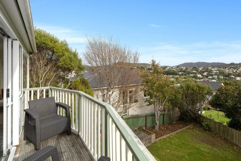 Photo of property in 107 Northland Road, Northland, Wellington, 6012