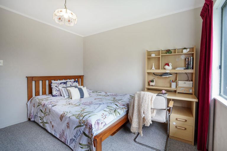 Photo of property in 4a Brett Place, Takaro, Palmerston North, 4412