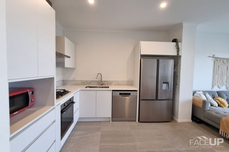 Photo of property in 32/1 Scott Road, Hobsonville, Auckland, 0616