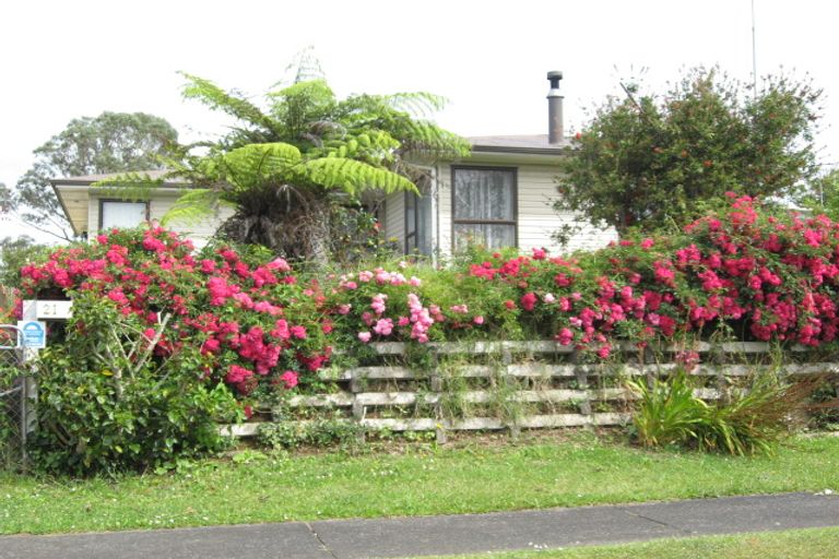 Photo of property in 21 Ilford Crescent, Mangere, Auckland, 2022