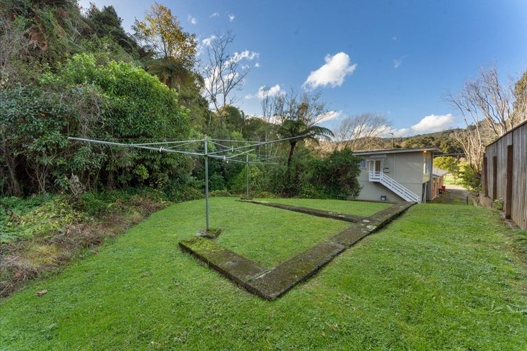 Photo of property in 52 Pinehaven Road, Pinehaven, Upper Hutt, 5019