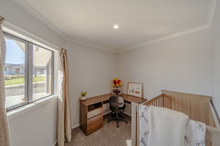 Photo of property in 10 Apatu Place, Waipukurau, 4200