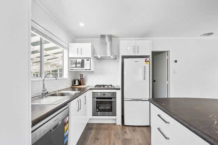 Photo of property in 2 Avon Close, Richmond Heights, Taupo, 3330