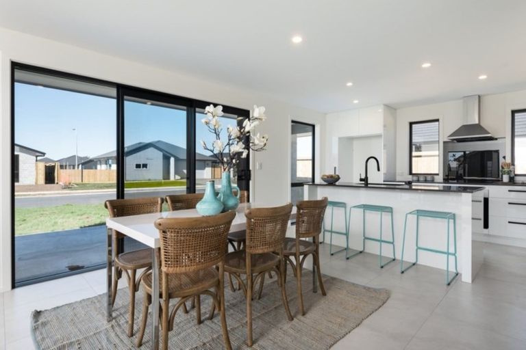 Photo of property in 1 Furlong Road, Papamoa, 3118