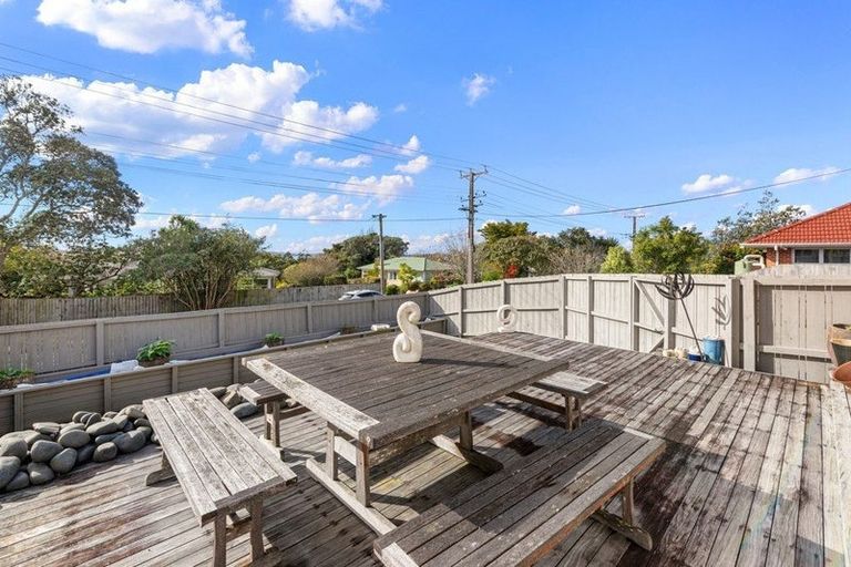 Photo of property in 29 Lyndhurst Road, Te Atatu South, Auckland, 0610