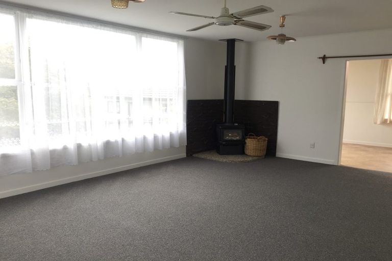 Photo of property in 32 Barbary Avenue, Kelston, Auckland, 0602