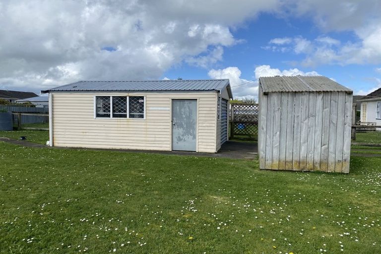 Photo of property in 18 Railway Street, Eltham, 4322